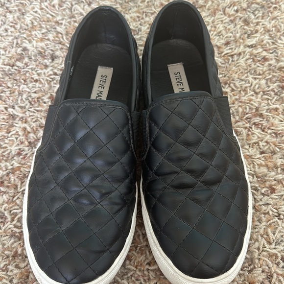 Gently used great condition Steve Madden quilted black sneaker slip on shoes - Picture 2 of 5